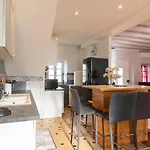 Dom wakacyjny La Maison Du Soleil L Aulhere 3 Etoiles ,maison Familiale 6-7 Personnes, Grand Jacuzzi 6 P Oloron-Sainte-Marie