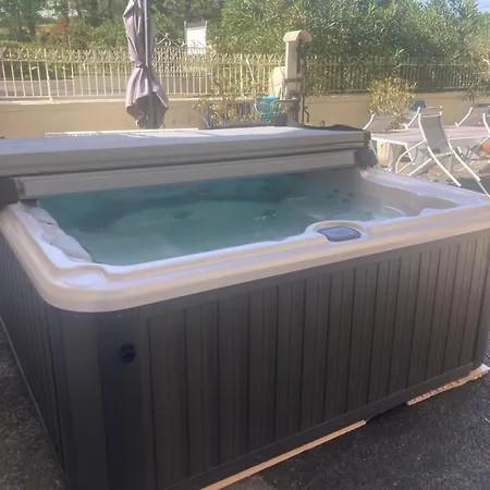 La Maison Du Soleil L Aulhere 3 Etoiles ,maison Familiale 6-7 Personnes, Grand Jacuzzi 6 P * オロロン・サント・マリー