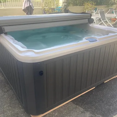 La Maison Du Soleil L Aulhere 3 Etoiles ,maison Familiale 6-7 Personnes, Grand Jacuzzi 6 P Oloron-Sainte-Marie