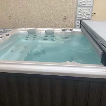 La Maison Du Soleil L Aulhere 3 Etoiles ,maison Familiale 6-7 Personnes, Grand Jacuzzi 6 P 別荘 *
