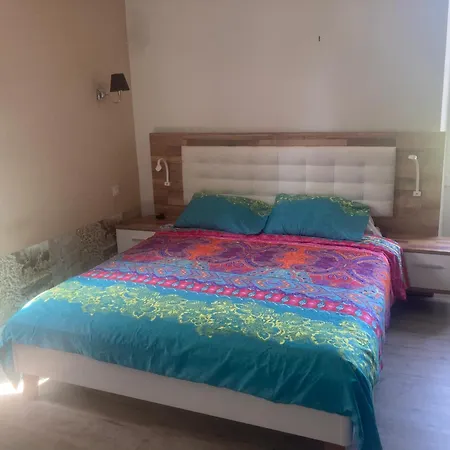 La Maison Du Soleil L Aulhere 3 Etoiles ,maison Familiale 6-7 Personnes, Grand Jacuzzi 6 P Casa de Férias