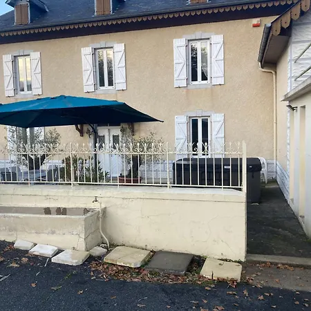 La Maison Du Soleil L Aulhere 3 Etoiles ,maison Familiale 6-7 Personnes, Grand Jacuzzi 6 P *