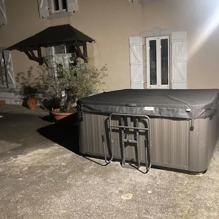 La Maison Du Soleil L Aulhere 3 Etoiles ,maison Familiale 6-7 Personnes, Grand Jacuzzi 6 P * オロロン・サント・マリー