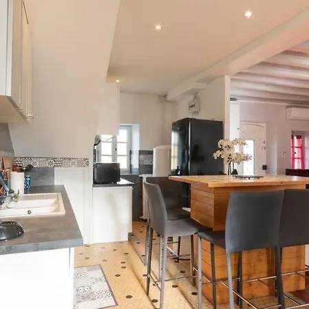 別荘 La Maison Du Soleil L Aulhere 3 Etoiles ,maison Familiale 6-7 Personnes, Grand Jacuzzi 6 P オロロン・サント・マリー