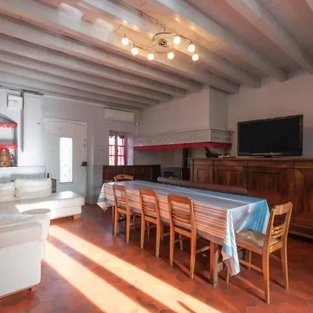 La Maison Du Soleil L Aulhere 3 Etoiles ,maison Familiale 6-7 Personnes, Grand Jacuzzi 6 P *