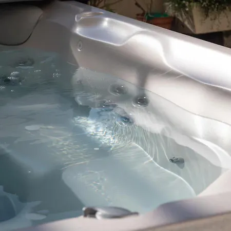 La Maison Du Soleil L Aulhere 3 Etoiles ,maison Familiale 6-7 Personnes, Grand Jacuzzi 6 P