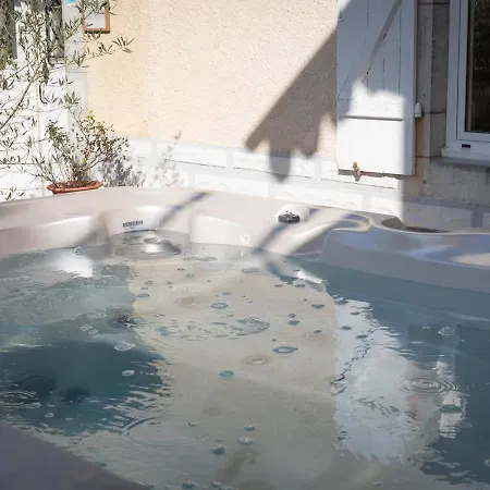 La Maison Du Soleil L Aulhere 3 Etoiles ,maison Familiale 6-7 Personnes, Grand Jacuzzi 6 P 別荘