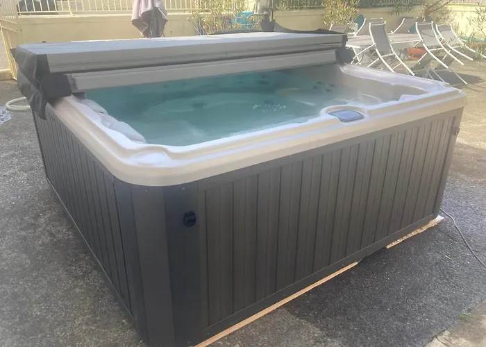 La Maison Du Soleil L Aulhere 3 Etoiles ,maison Familiale 6-7 Personnes, Grand Jacuzzi 6 P Oloron-Sainte-Marie