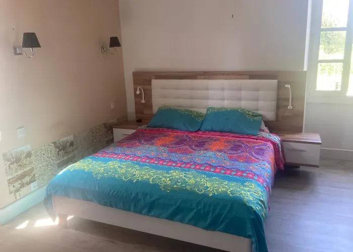 La Maison Du Soleil L Aulhere 3 Etoiles ,maison Familiale 6-7 Personnes, Grand Jacuzzi 6 P Nyaraló