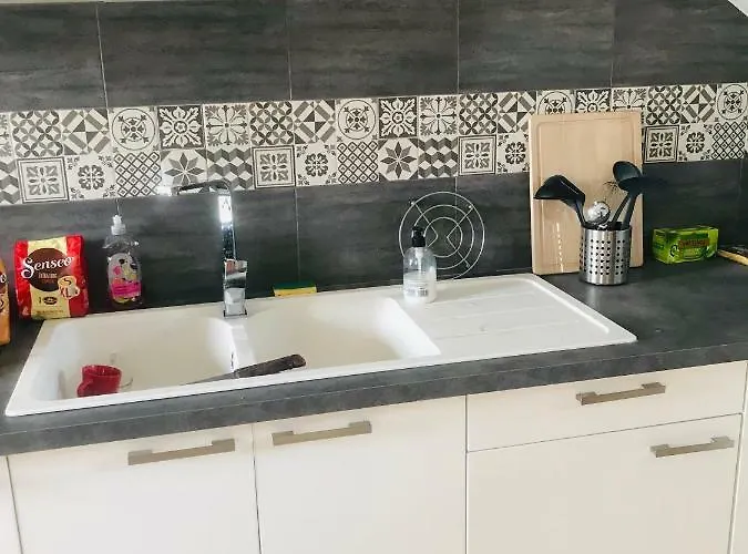 La Maison Du Soleil L Aulhere 3 Etoiles ,maison Familiale 6-7 Personnes, Grand Jacuzzi 6 P * Oloron-Sainte-Marie